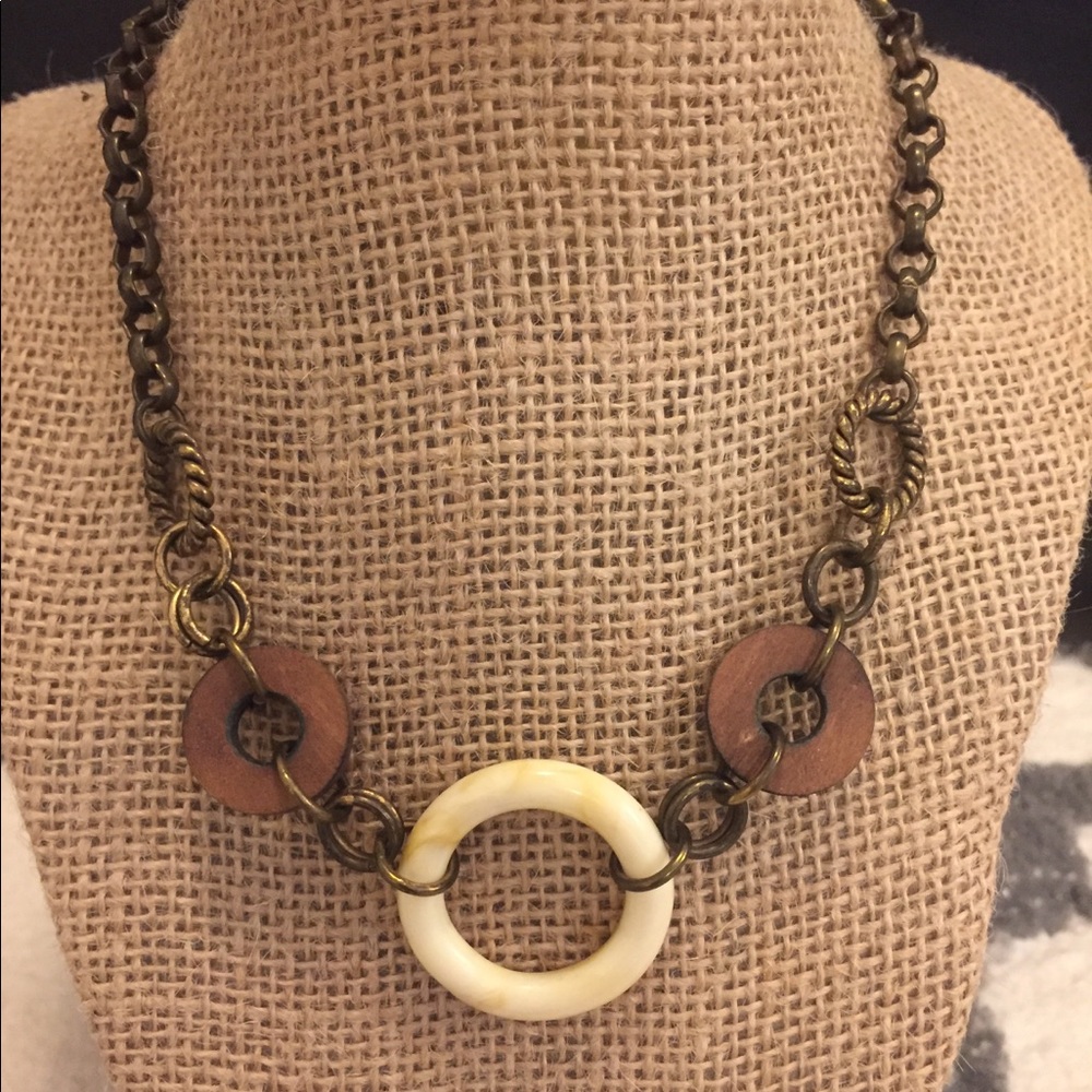 Express necklace
